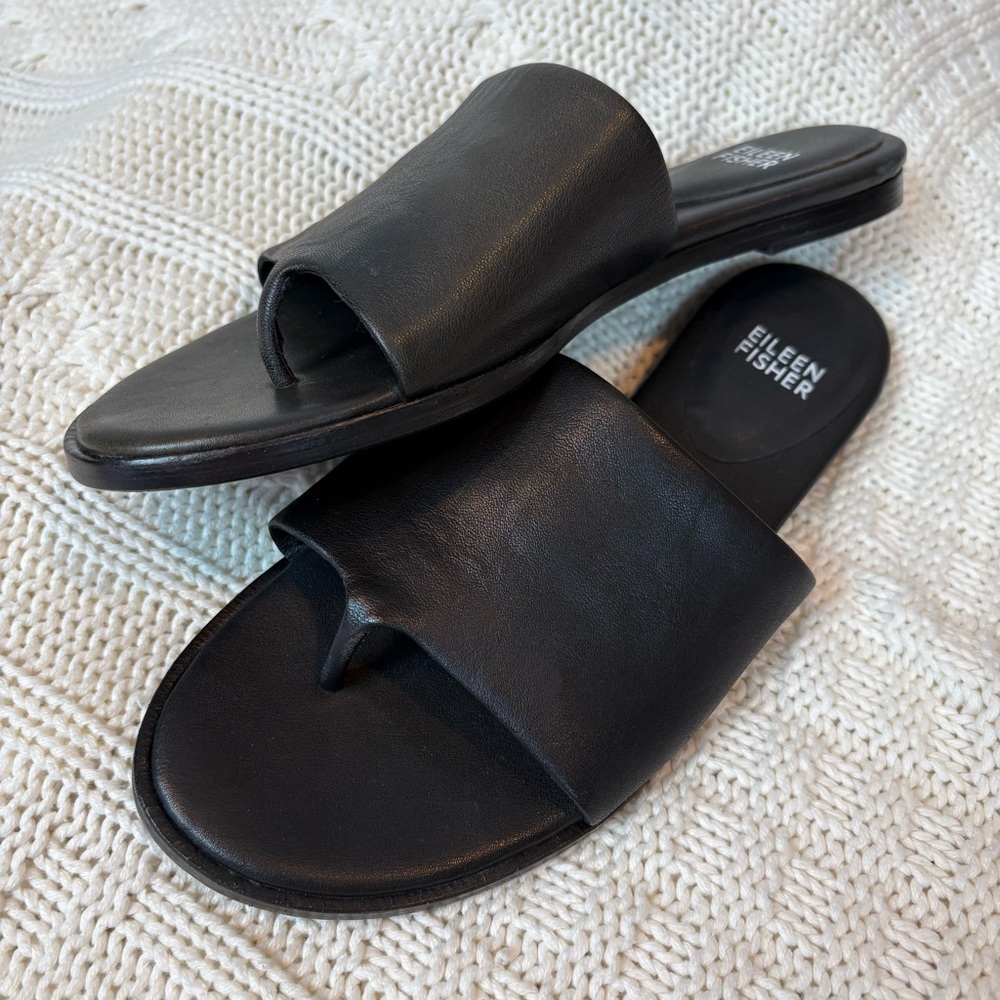 Eileen Fisher Black Leather Thong Edge Sandals Like New Size 6 Minimalist